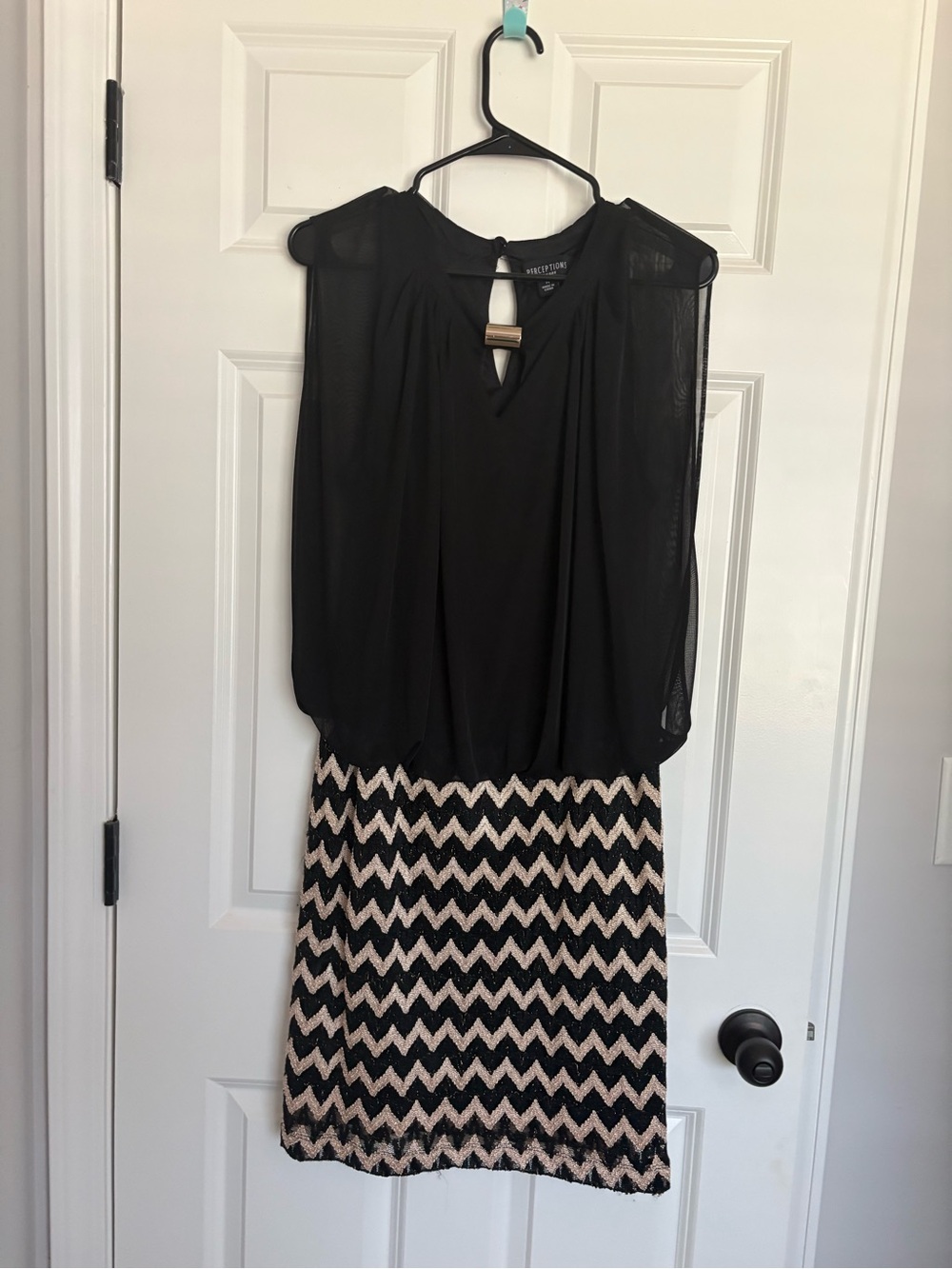 Vince Camuto Black & Cream Chevron Sleeveless Mini Dress